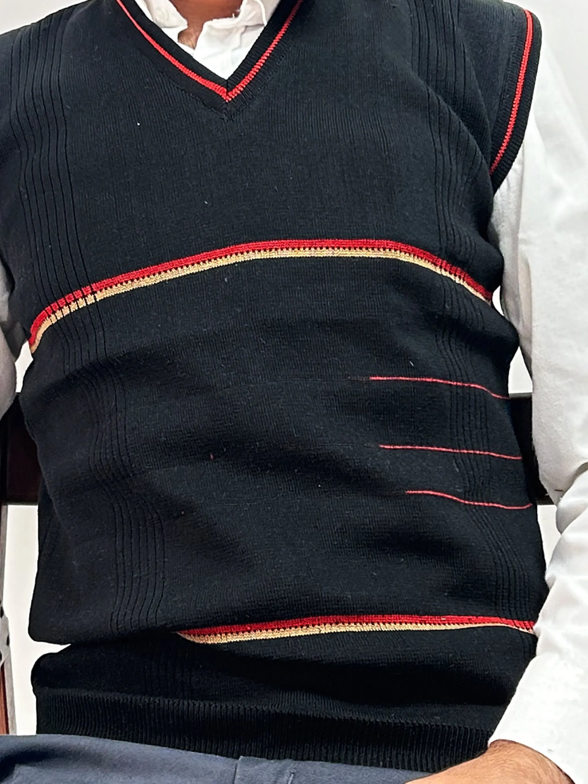 Black Sleeveless Sweater for Men MSW23